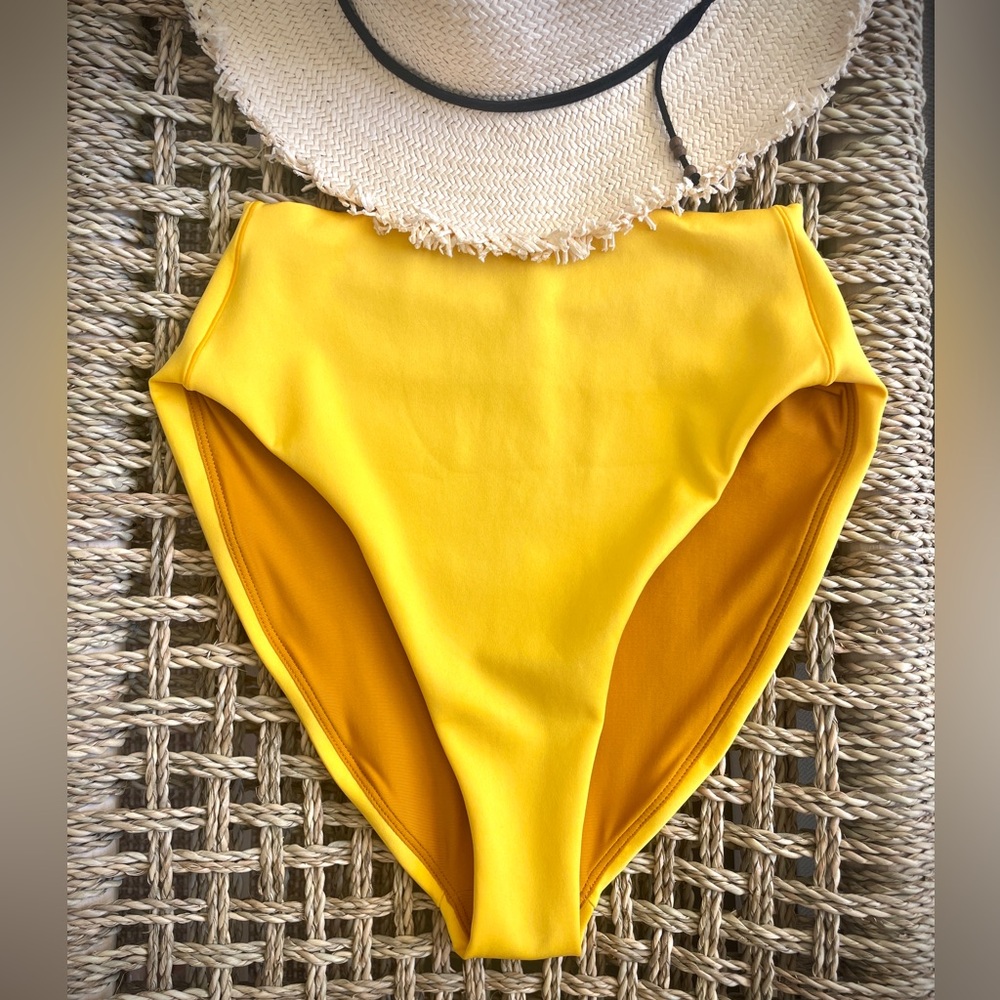 Left on Friday Hi Hi Bottoms Bikini bottom